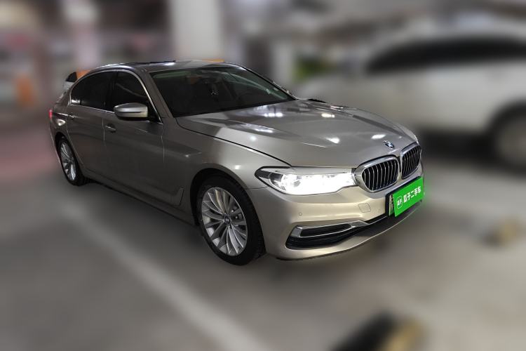 Used BMW 5 Series New Energy 2019 530Le Pioneer Edition Front Right 45 Deg