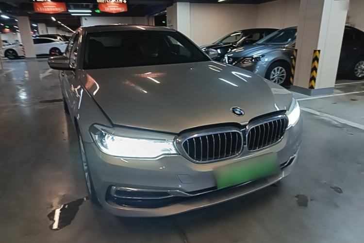 Used BMW 5 Series New Energy 2019 Updated Version 530Le Luxury Package Front Right 45 Deg