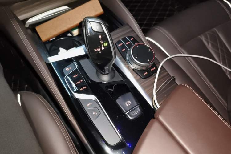 Used BMW 5 Series New Energy 2019 Updated Version 530Le Luxury Package Gear Lever