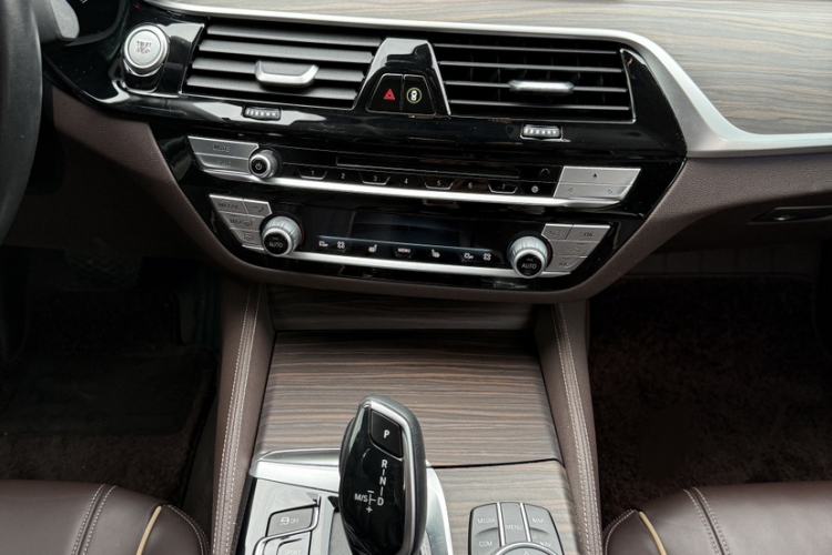 Used BMW 5 Series New Energy 2019 Updated Version 530Le Luxury Package Interior 4