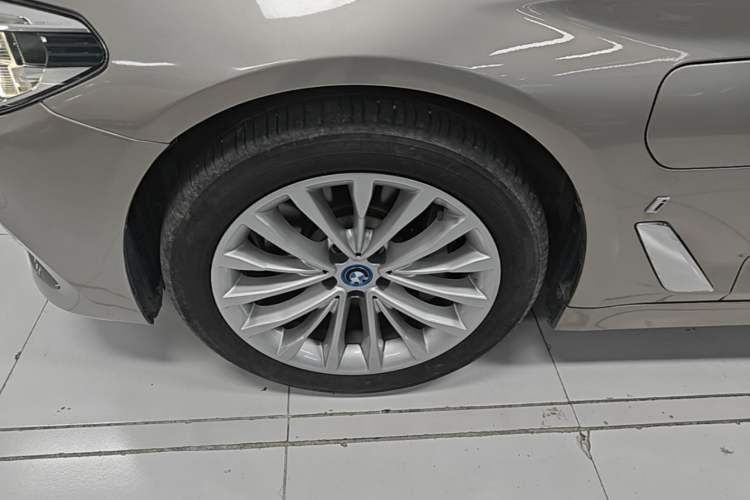 Used BMW 5 Series New Energy 2019 530Le Luxury Package Left Front Wheel Hub