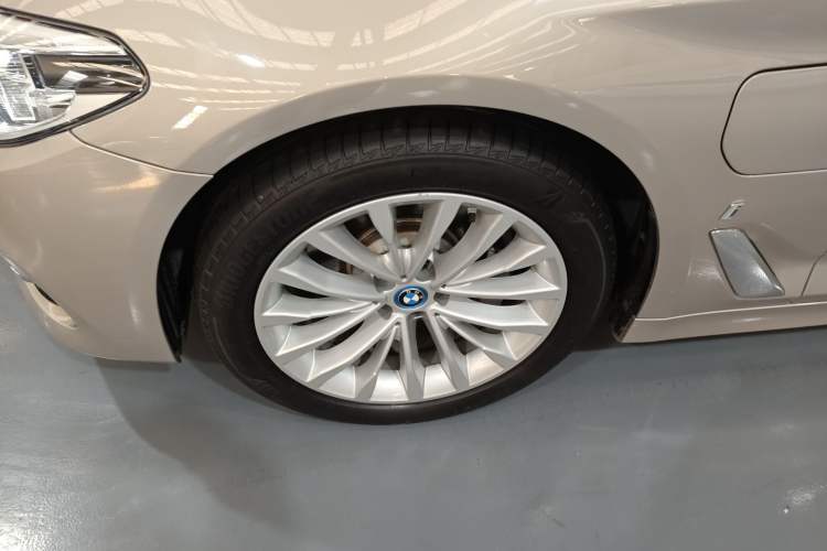 Used BMW 5 Series New Energy 2019 Updated Version 530Le Luxury Package Left Front Wheel Hub