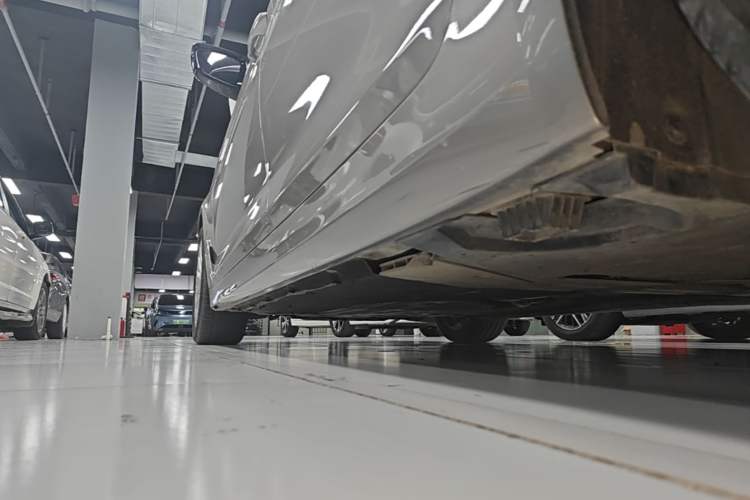 Used BMW 5 Series New Energy 2019 530Le Luxury Package Left Side Sill