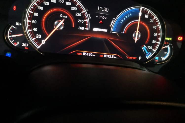 Used BMW 5 Series New Energy 2019 530Le Luxury Package Odometer Close Up