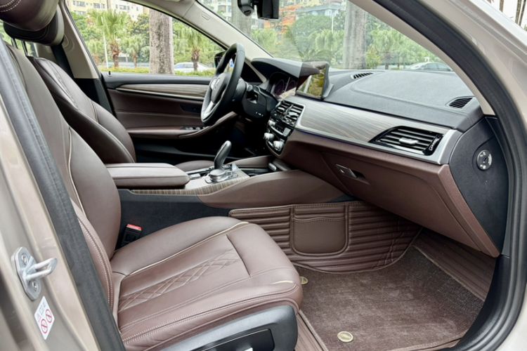 Used BMW 5 Series New Energy 2019 530Le Luxury Package Right Front Seat