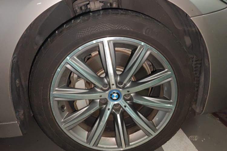Used BMW 5 Series New Energy 2019 530Le Luxury Package Right Front Wheel Hub