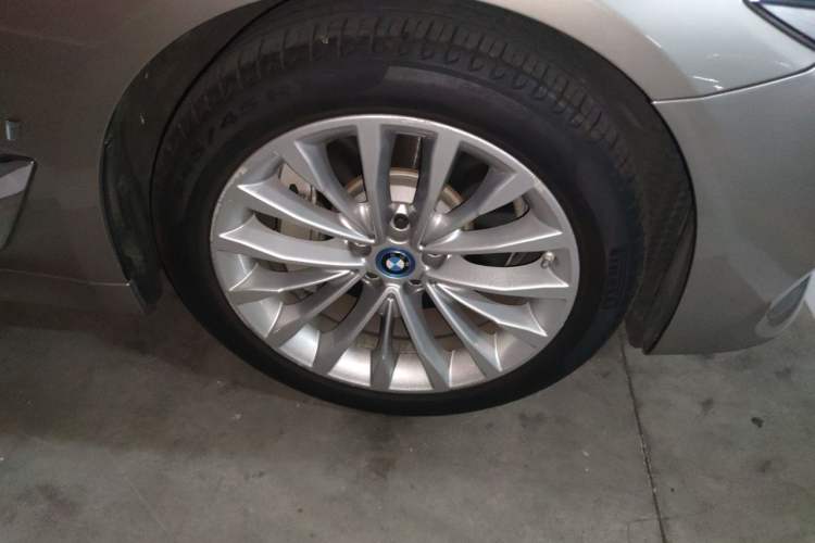 Used BMW 5 Series New Energy 2019 Updated Version 530Le Luxury Package Right Front Wheel Hub