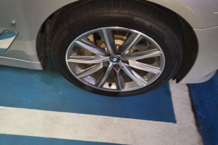 Used BMW 5 Series New Energy 2019 530Le Luxury Package Right Front Wheel Hub