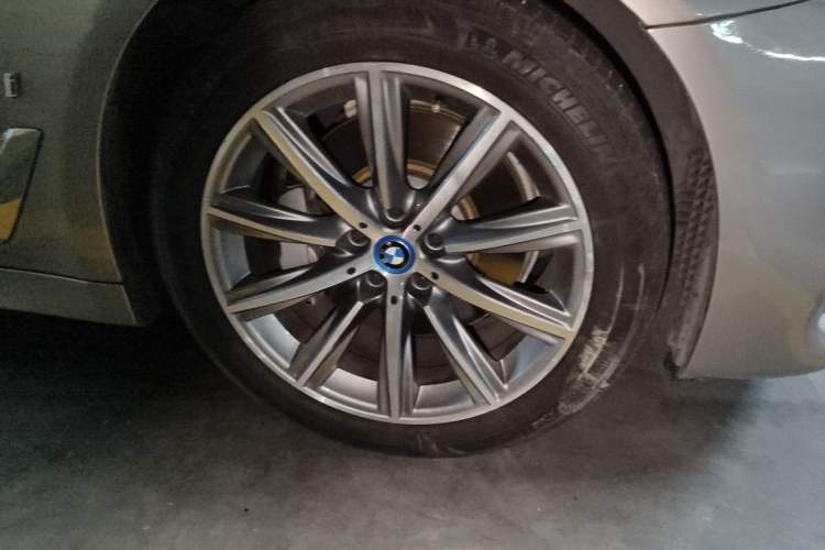 Used BMW 5 Series New Energy 2019 530Le Luxury Package Right Front Wheel Hub