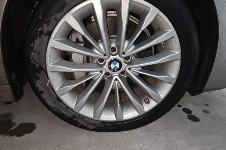Used BMW 5 Series New Energy 2019 530Le Pioneer Edition Right Front Wheel Hub