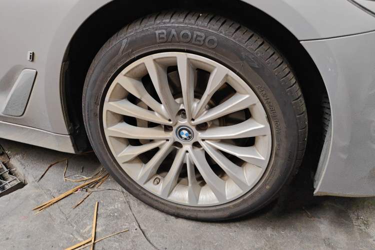 Used BMW 5 Series New Energy 2019 Updated Version 530Le Luxury Package Right Front Wheel Hub