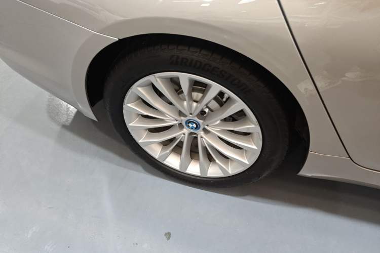 Used BMW 5 Series New Energy 2019 Updated Version 530Le Luxury Package Right Rear Wheel Hub