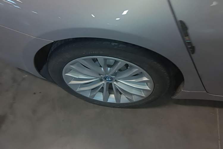 Used BMW 5 Series New Energy 2019 Updated Version 530Le Luxury Package Right Rear Wheel Hub
