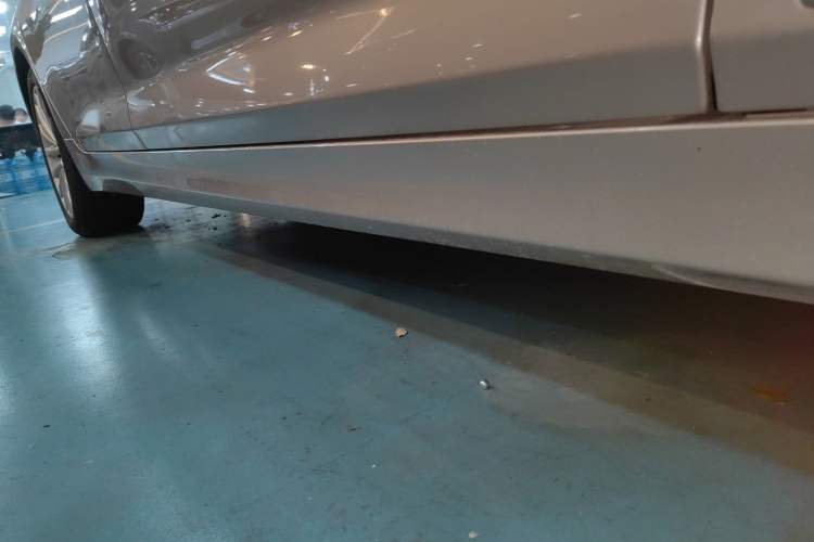 Used BMW 5 Series New Energy 2019 Updated 530Le Pioneer Edition Right Side Sill