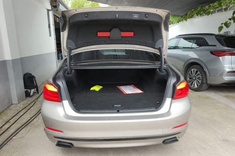 Used BMW 5 Series New Energy 2019 530Le Luxury Package Trunk