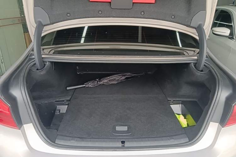 Used BMW 5 Series New Energy 2019 530Le Luxury Package Trunk