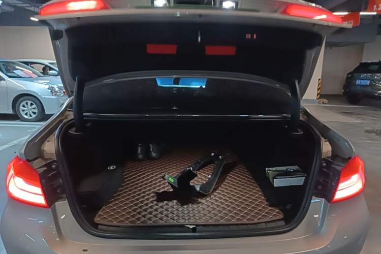 Used BMW 5 Series New Energy 2019 Updated Version 530Le Luxury Package Trunk