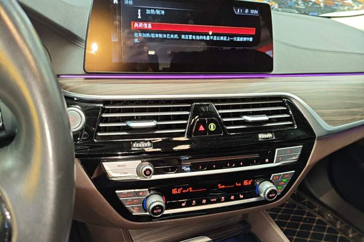 Used BMW 5 Series New Energy 2019 Updated Version 530Le Luxury Package Audio And AC Panel