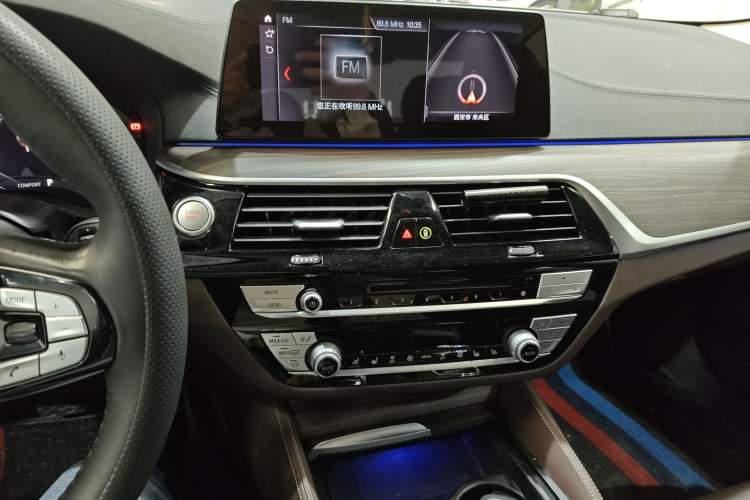 Used BMW 5 Series New Energy 2019 Updated 530Le Pioneer Edition Audio And AC Panel