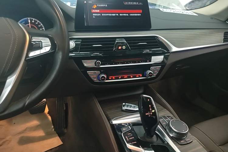 Used BMW 5 Series New Energy 2019 530Le Luxury Package Audio And AC Panel