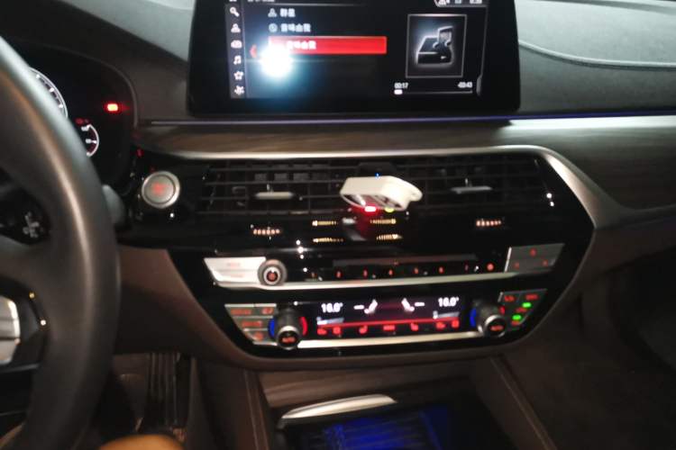 Used BMW 5 Series New Energy 2019 530Le Luxury Package Audio And AC Panel