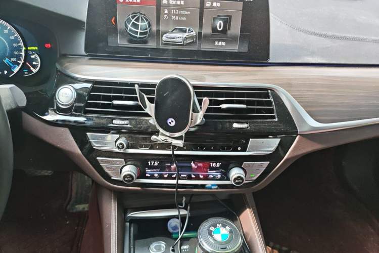 Used BMW 5 Series New Energy 2019 530Le Luxury Package Audio And AC Panel