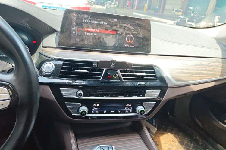 Used BMW 5 Series New Energy 2019 530Le Luxury Package Audio And AC Panel