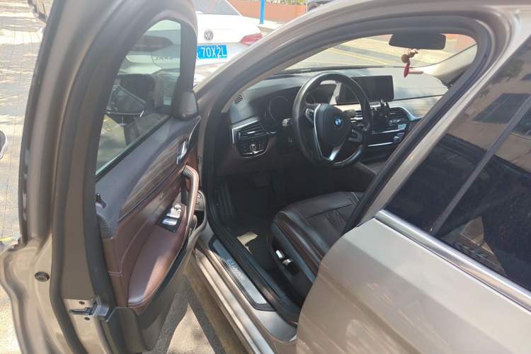 Used BMW 5 Series New Energy 2019 530Le Luxury Package Driver Seat