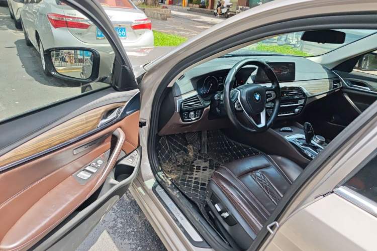 Used BMW 5 Series New Energy 2019 530Le Luxury Package Driver Seat