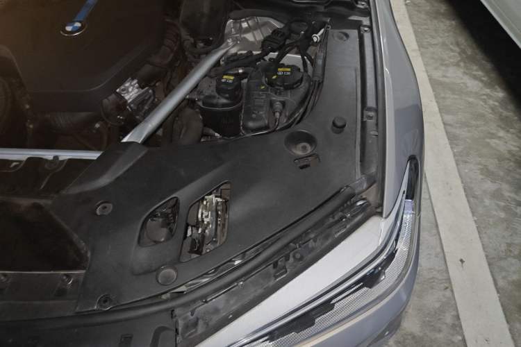 Used BMW 5 Series New Energy 2019 530Le Luxury Package Engine Bay Left