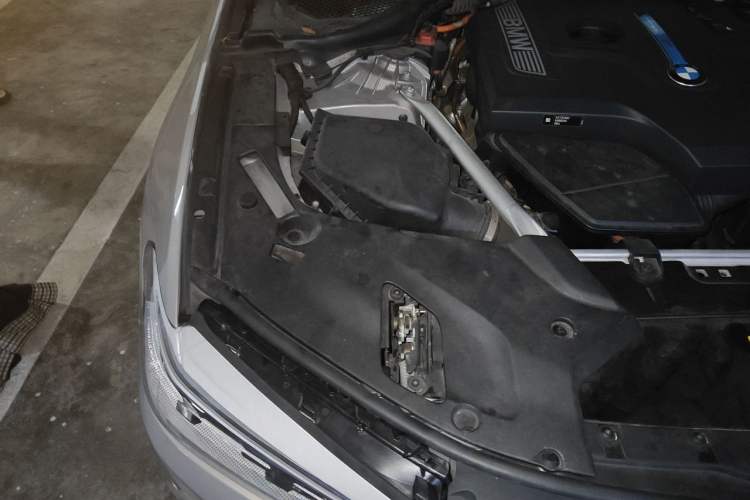 Used BMW 5 Series New Energy 2019 530Le Luxury Package Engine Bay Right