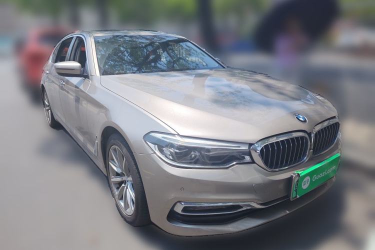 Used BMW 5 Series New Energy 2019 530Le Luxury Package Front Right 45 Deg