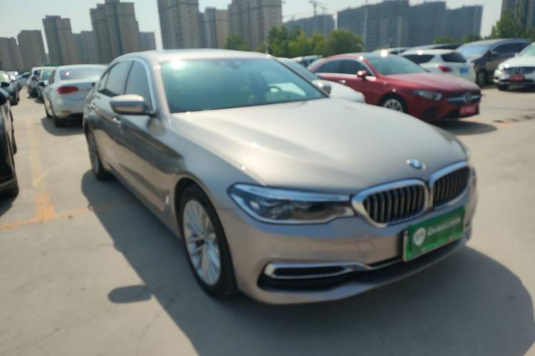Used BMW 5 Series New Energy 2019 Updated Version 530Le Luxury Package Front Right 45 Deg