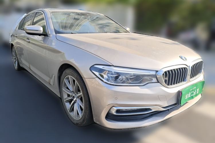 Used BMW 5 Series New Energy 2019 530Le Luxury Package Front Right 45 Deg