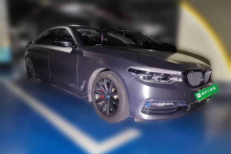 Used BMW 5 Series New Energy 2019 530Le Luxury Package Front Right 45 Deg