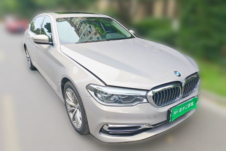 Used BMW 5 Series New Energy 2019 530Le Luxury Package Front Right 45 Deg