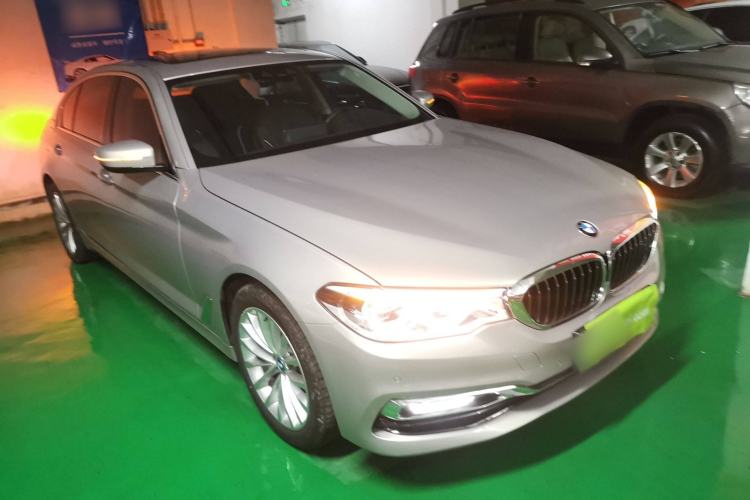 Used BMW 5 Series New Energy 2019 530Le Luxury Package Front Right 45 Deg