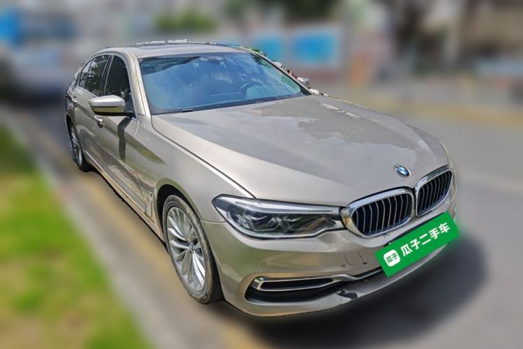Used BMW 5 Series New Energy 2019 530Le Luxury Package Front Right 45 Deg