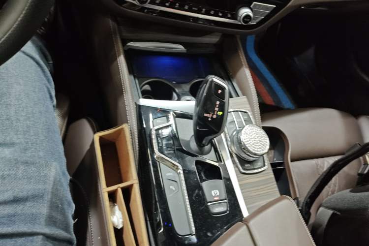 Used BMW 5 Series New Energy 2019 Updated 530Le Pioneer Edition Gear Lever