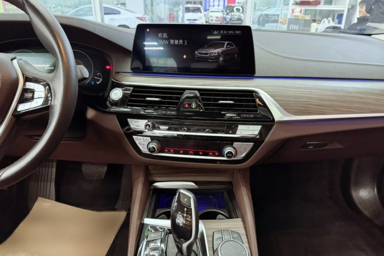 Used BMW 5 Series New Energy 2019 530Le Luxury Package Interior 1