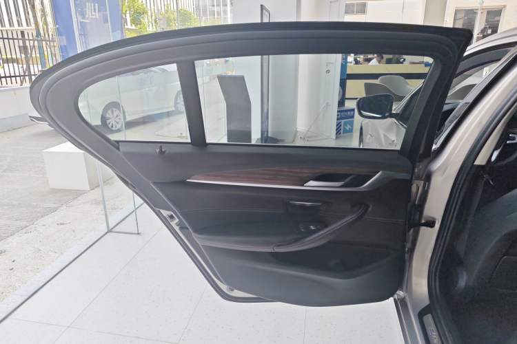 Used BMW 5 Series New Energy 2019 530Le Luxury Package Interior 8
