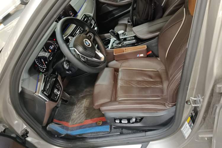 Used BMW 5 Series New Energy 2019 Updated 530Le Pioneer Edition Left Front Seat