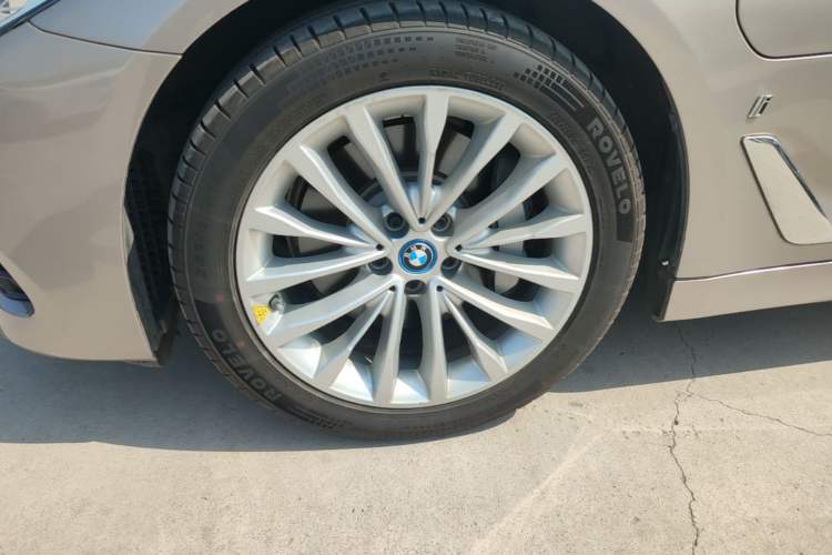 Used BMW 5 Series New Energy 2019 Updated Version 530Le Luxury Package Left Front Wheel Hub