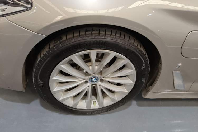 Used BMW 5 Series New Energy 2019 Updated 530Le Pioneer Edition Left Front Wheel Hub