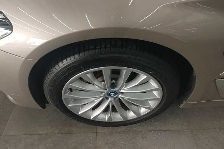 Used BMW 5 Series New Energy 2019 530Le Luxury Package Left Front Wheel Hub