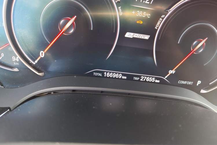 Used BMW 5 Series New Energy 2019 530Le Luxury Package Odometer Close Up