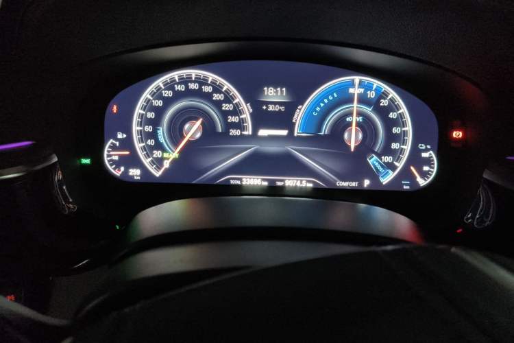 Used BMW 5 Series New Energy 2019 530Le Luxury Package Odometer Close Up