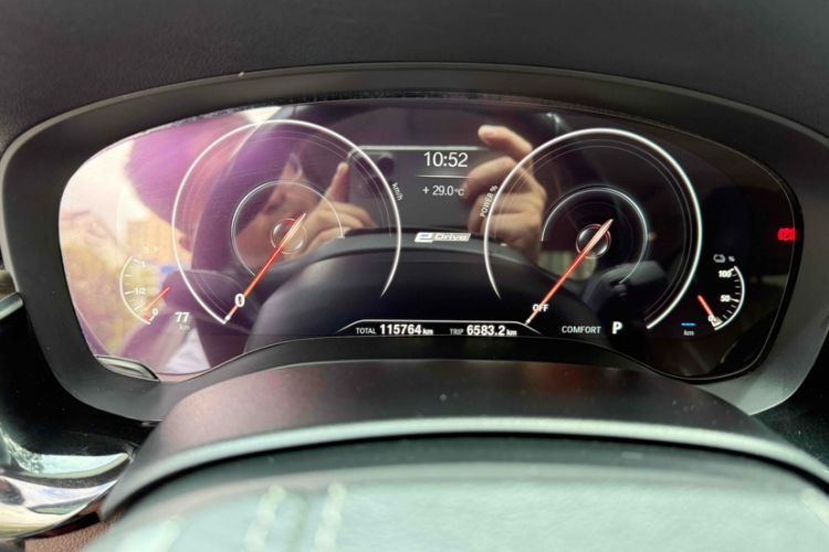 Used BMW 5 Series New Energy 2019 530Le Luxury Package Odometer Close Up