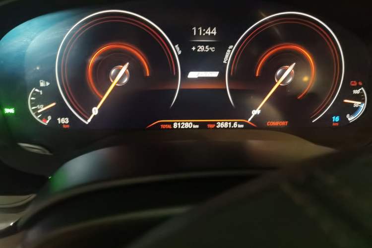 Used BMW 5 Series New Energy 2019 Updated Version 530Le Luxury Package Odometer Close Up