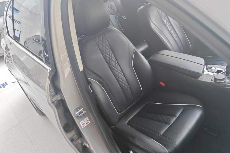 Used BMW 5 Series New Energy 2019 530Le Luxury Package Right Front Seat